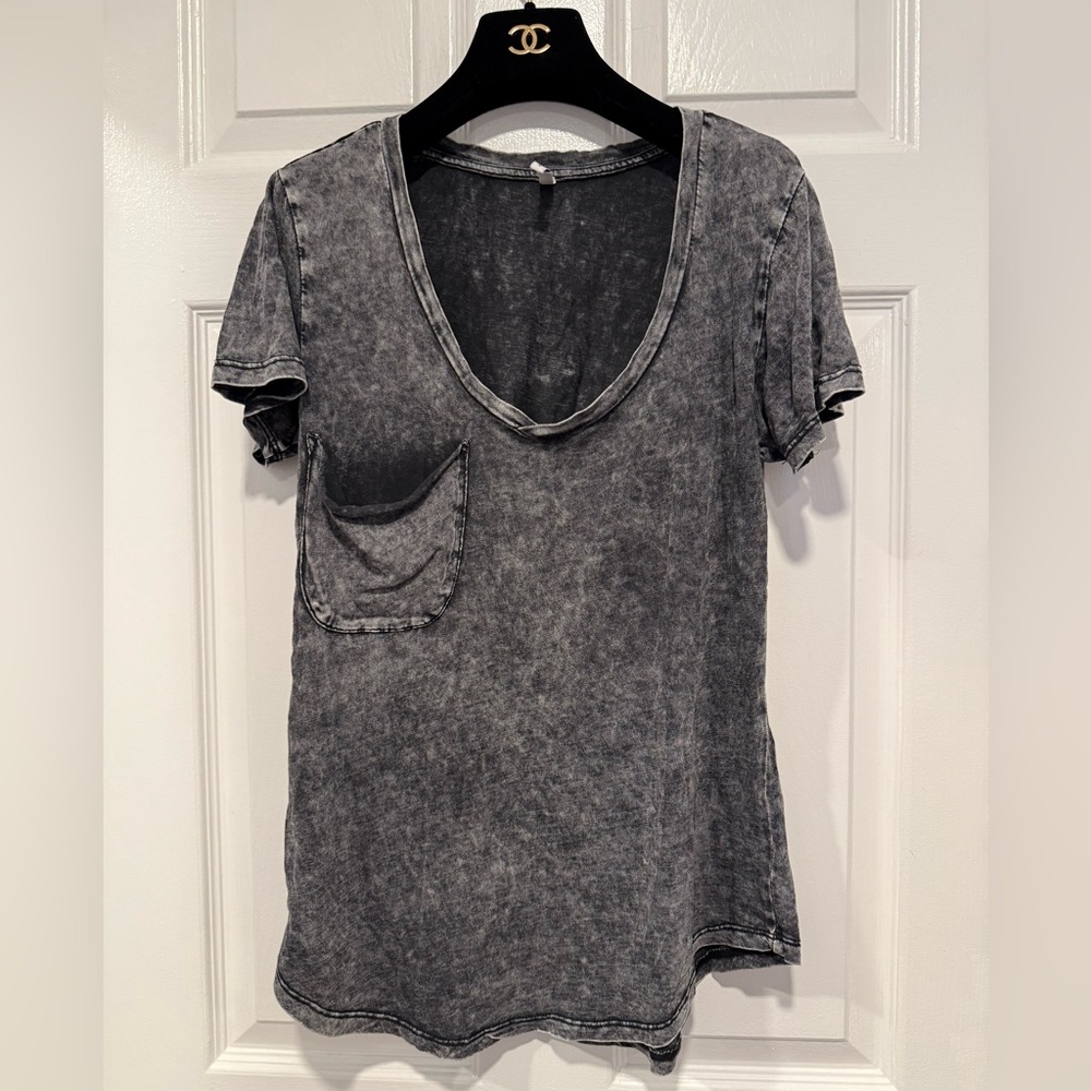 Z Supply washed grey V-neck slub tee with a front pocket Cotton Size S Soft